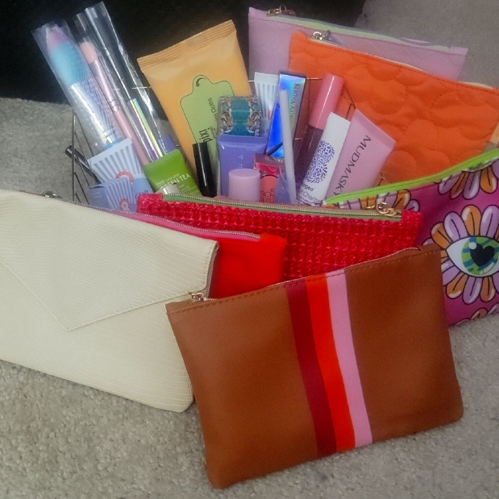 Mystery Make-up Bundle W/Cosmetic Pouch